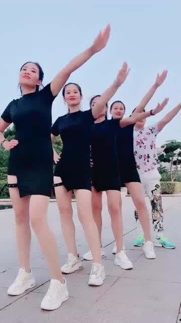 娱乐吃瓜酱美女在线观看,美女在线观看，揭秘娱乐圈幕后故事