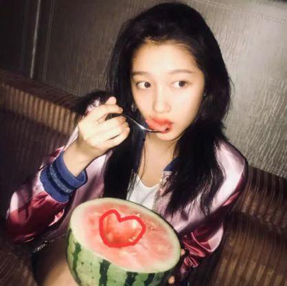 娱乐圈吃瓜关晓彤,娱乐圈的瓜中女王，揭秘她的星途历程